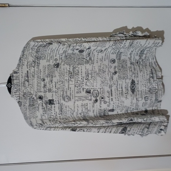 T Tahari Large Hidden Button Front With Bell Type Sleeve - Picture 8 of 11